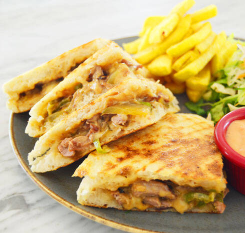 Bazlama Ekmeğinde Steak Sandviç