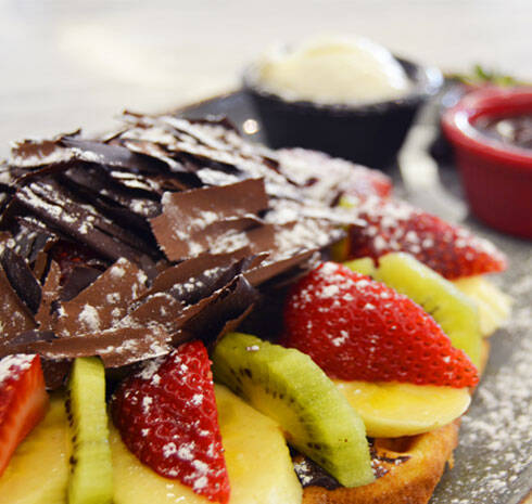 Çikolatalı Meyveli Waffle