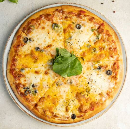 Dört Peynirli Pizza
