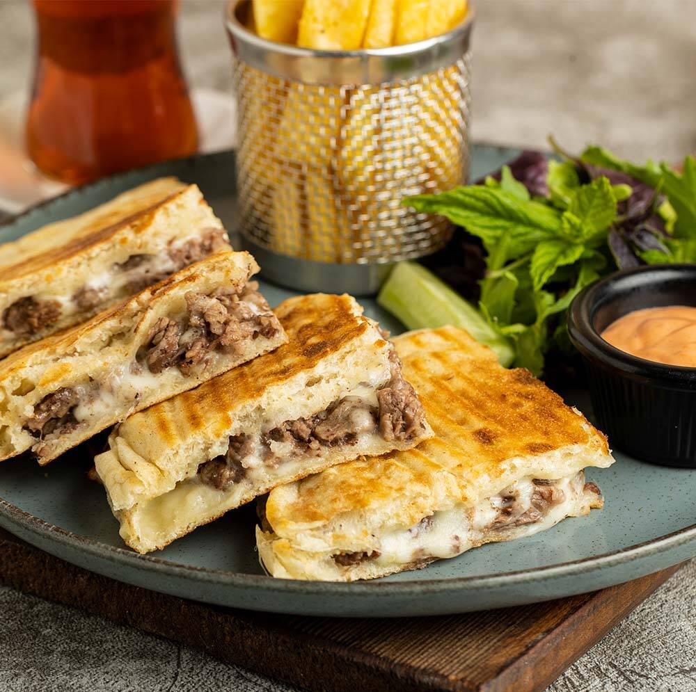 Kavurmalı Tost - 1
