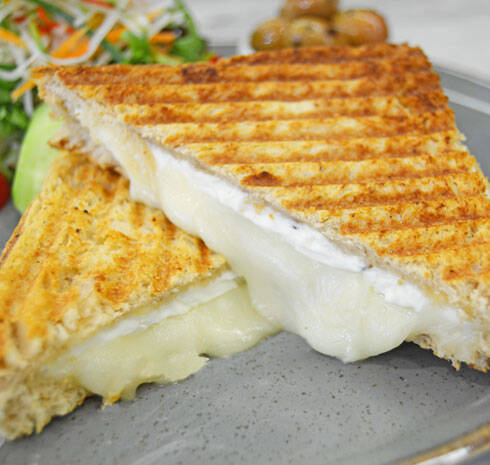 Kepek Ekmeğinde Çift Peynirli Tost - 1
