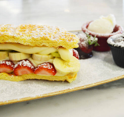 Kremalı Meyveli Waffle