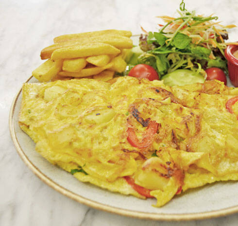 Patates ve Kaşar Peynirli Omlet