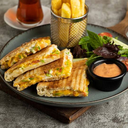 Üç Peynirli Köylüm Tost